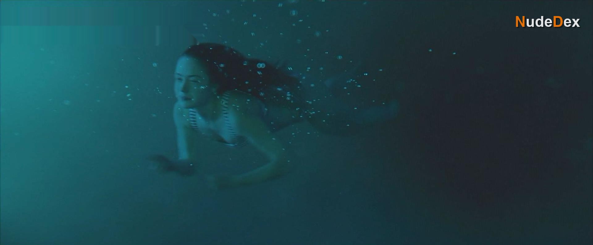 Amelie Hoeferle in Night Swim, photo 8