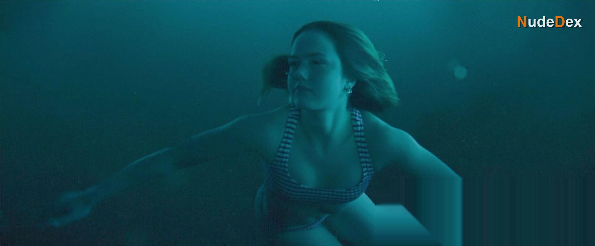 Amelie Hoeferle in Night Swim, photo 13