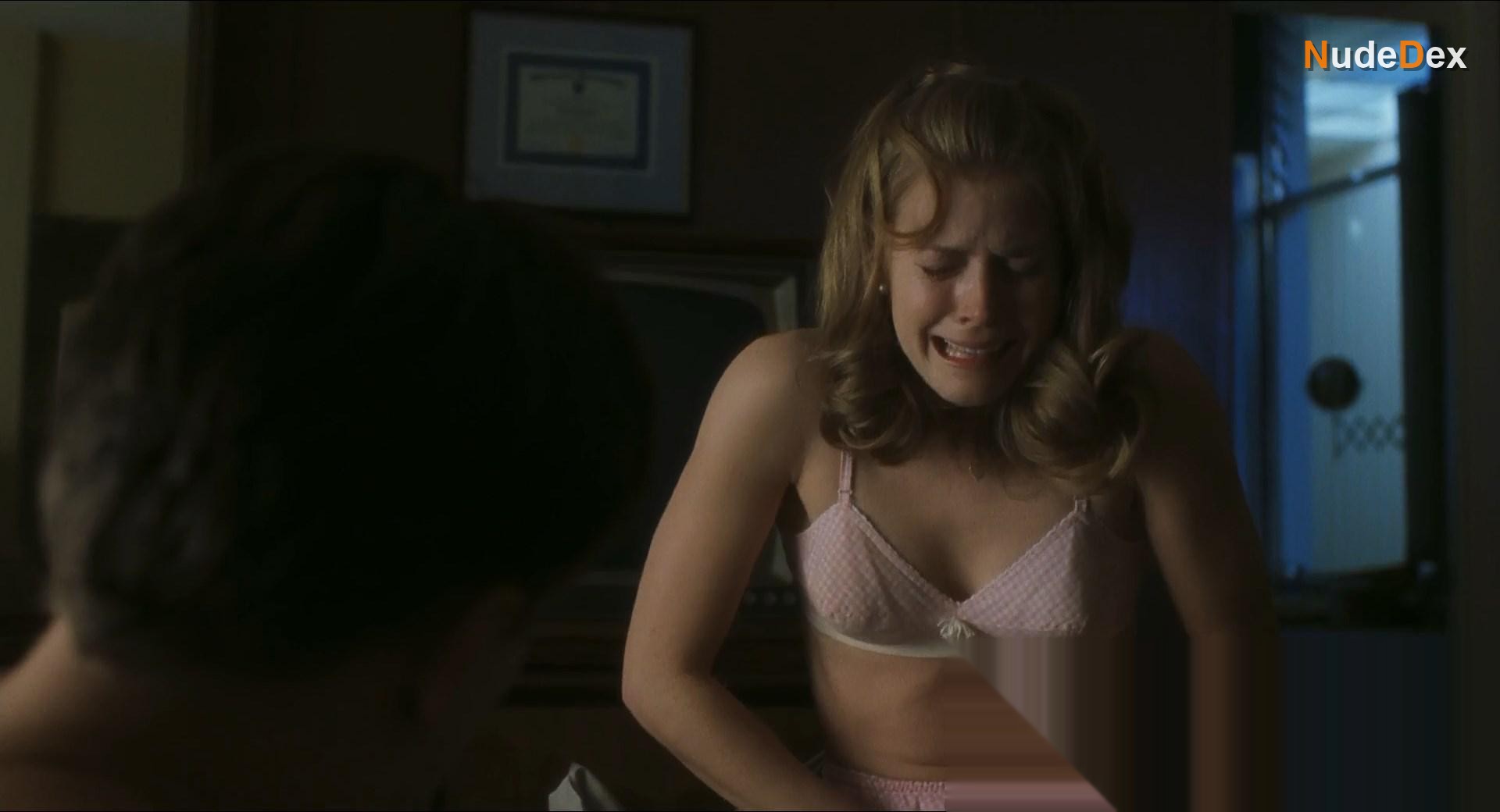 Amy Adams in Catch Me If You Can, photo 3