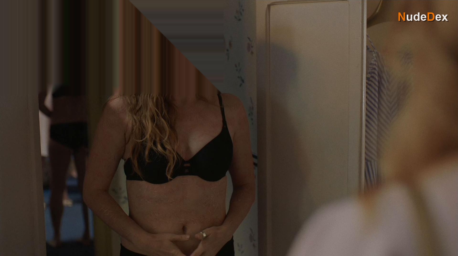 Amy Adams in Sharp Objects, photo 5