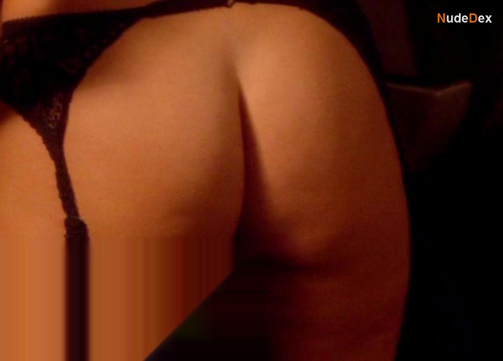 Amy Lindsay in Bikini Airways, photo 14