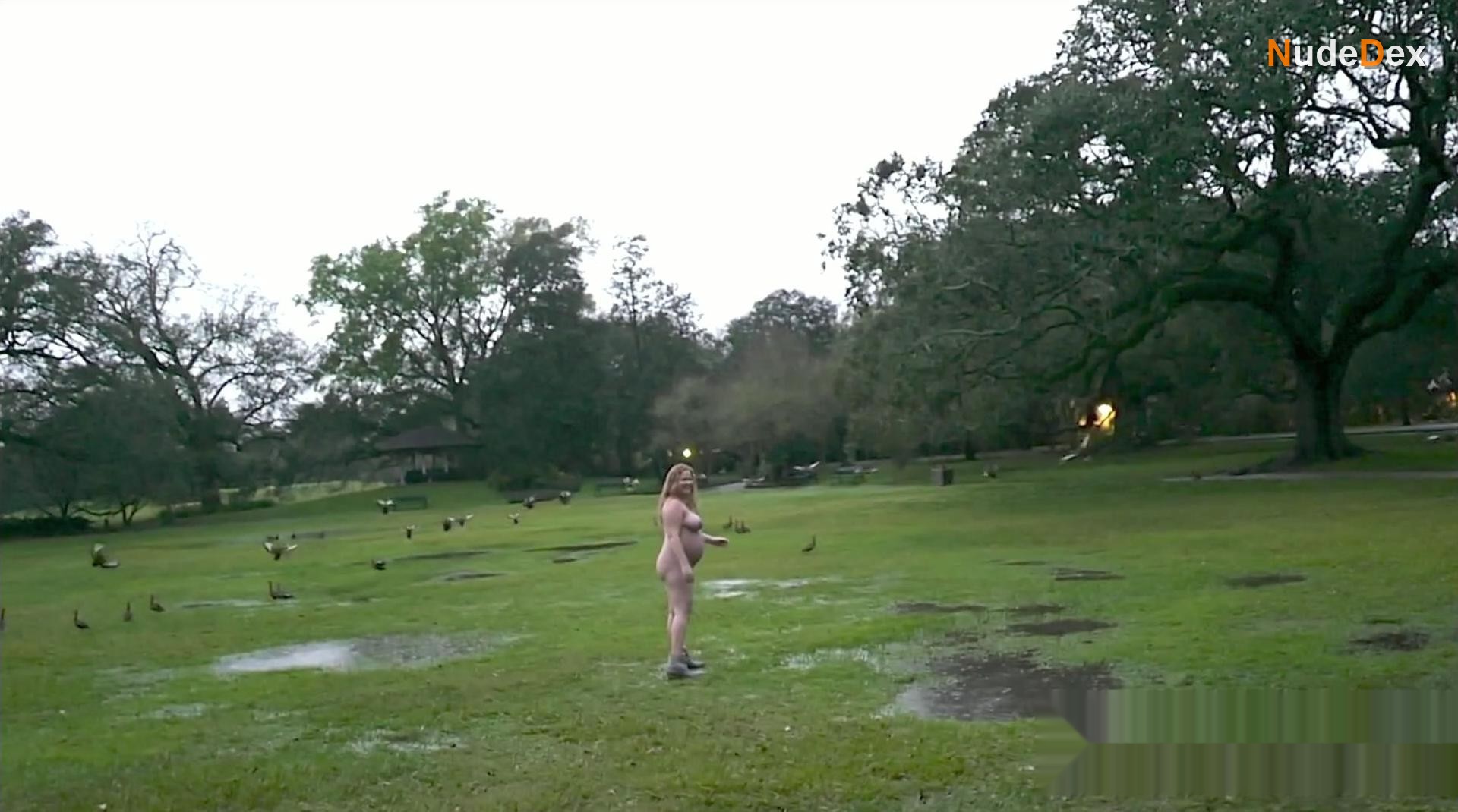 Amy Schumer in Expecting Amy, photo 2