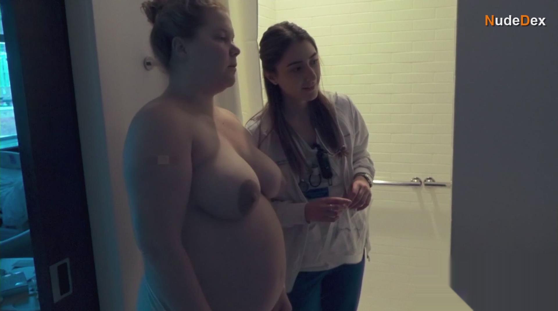Amy Schumer in Expecting Amy, photo 3