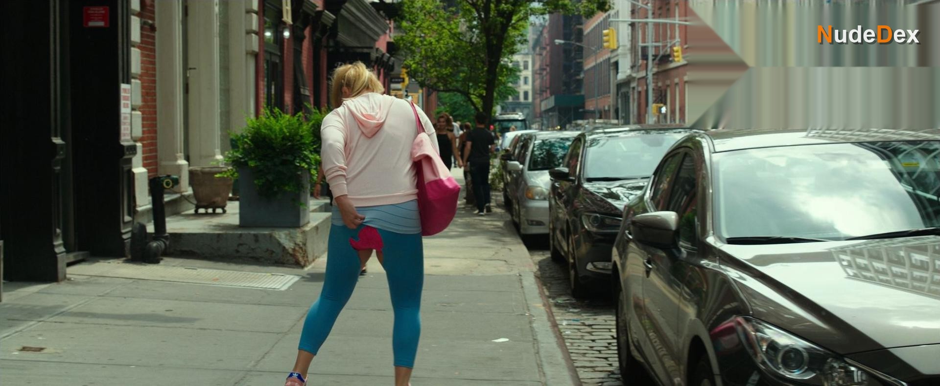 Amy Schumer in I Feel Pretty, photo 8