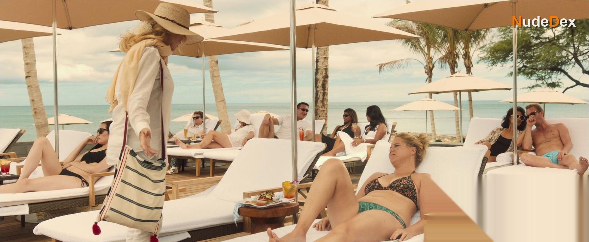 Amy Schumer in Snatched, photo 1