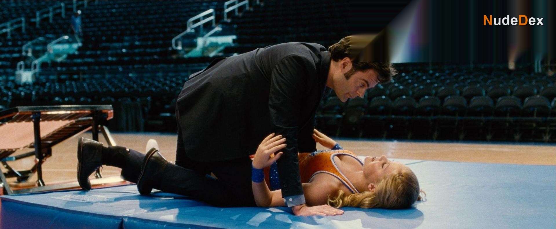 Amy Schumer in Trainwreck, photo 9