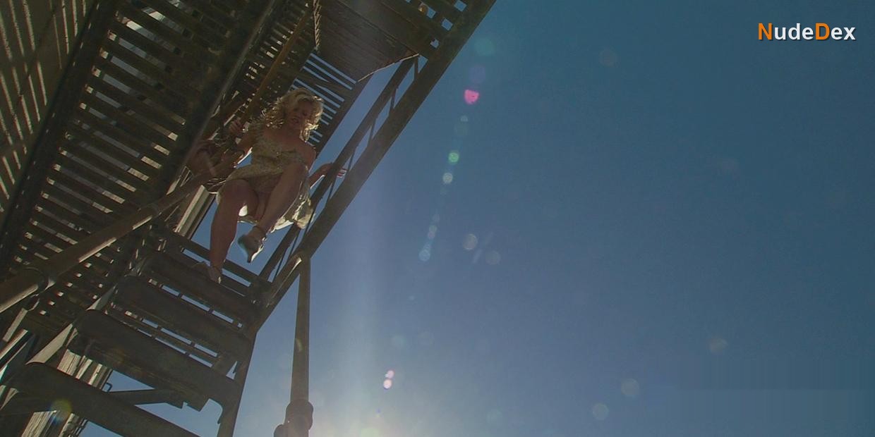 Amy Smart in Crank, photo 11