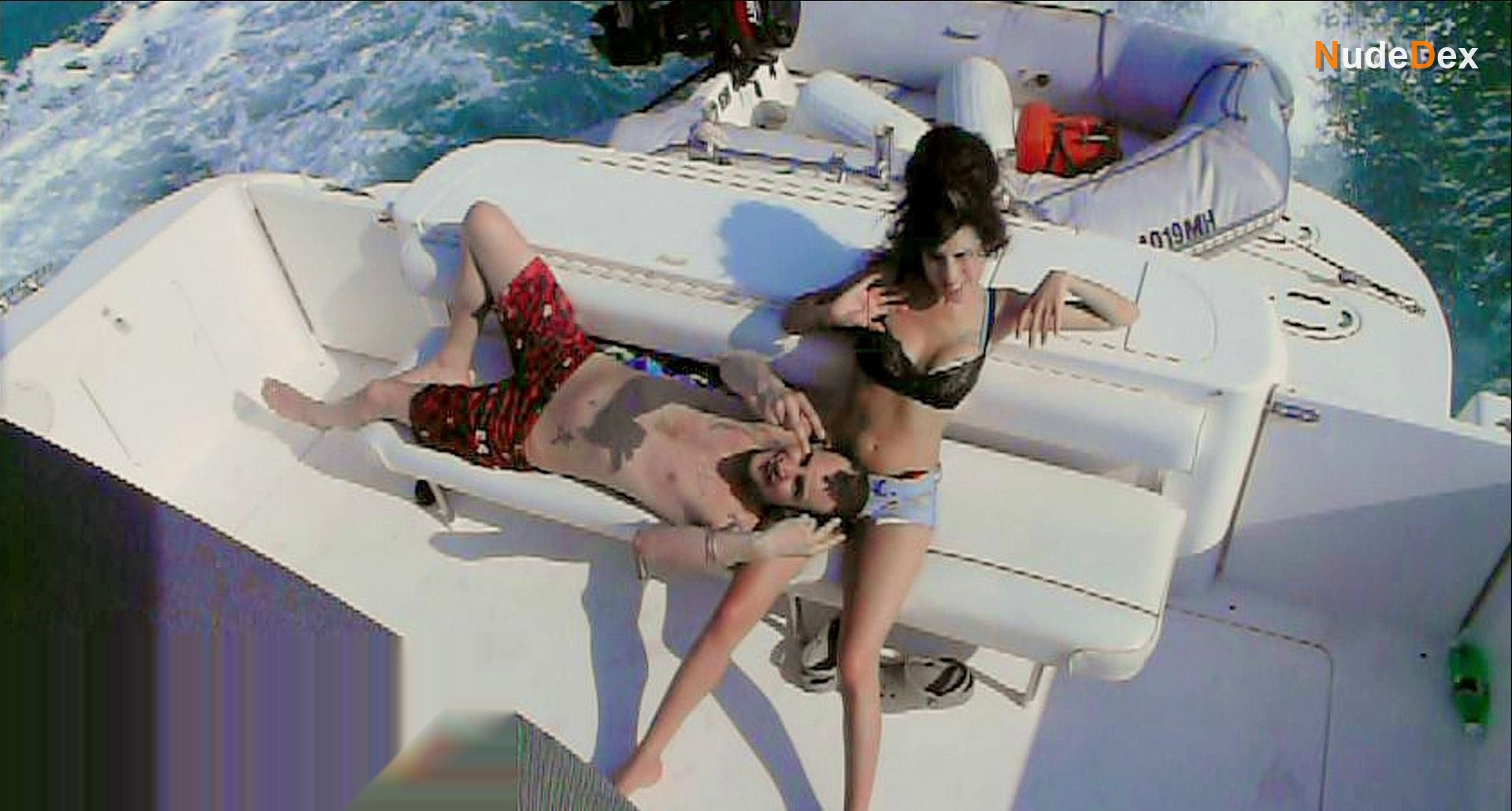 Amy Winehouse in Amy, photo 5