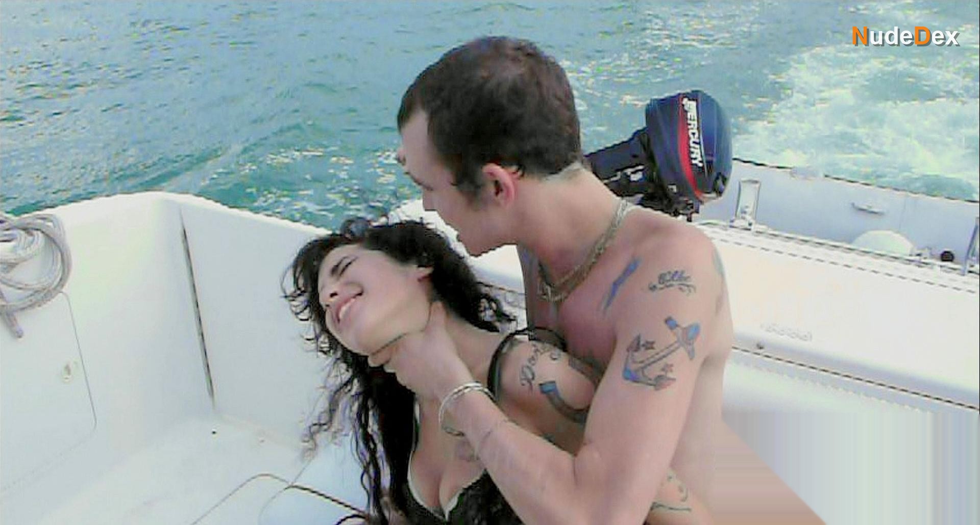 Amy Winehouse in Amy, photo 7
