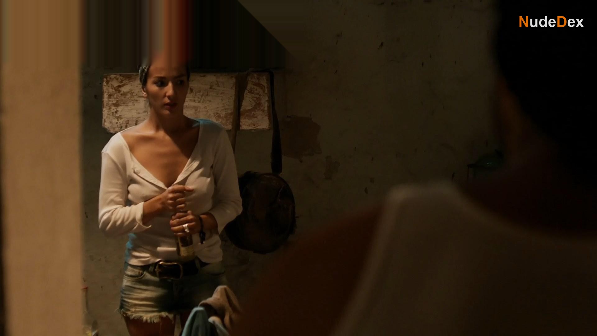 Ana De La Reguera in Las Aparicio, photo 20