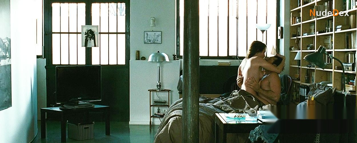 Ana Girardot in Amities Sinceres, photo 1