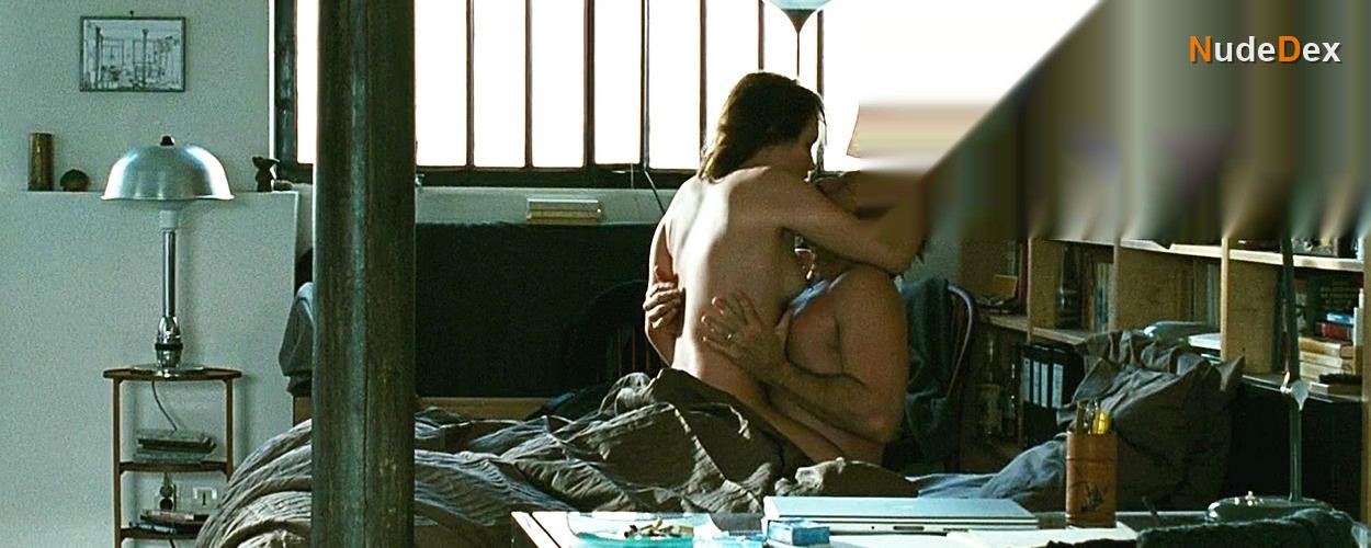 Ana Girardot in Amities Sinceres, photo 3