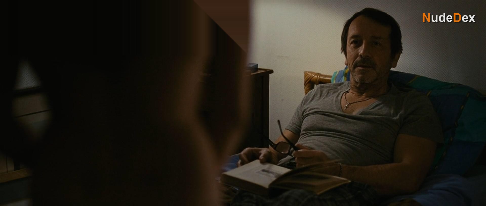 Ana Girardot in Amities Sinceres, photo 10