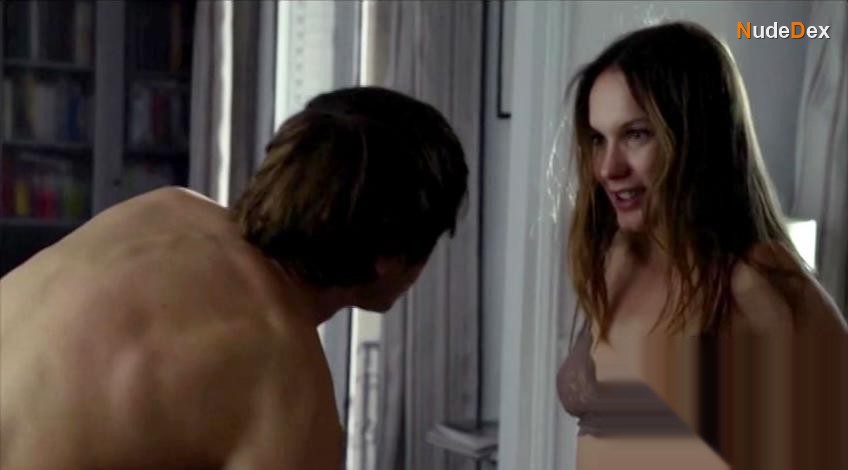Ana Girardot in High Society, photo 4