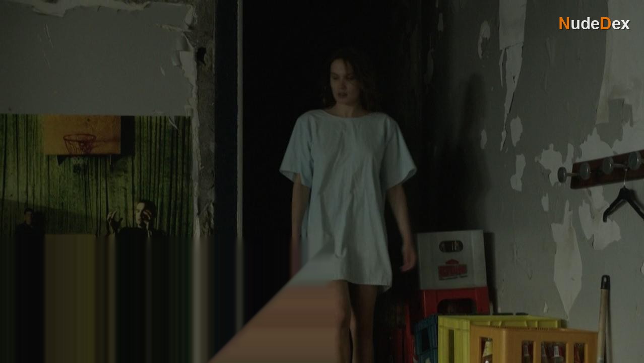 Ana Girardot in Les Revenants, photo 2