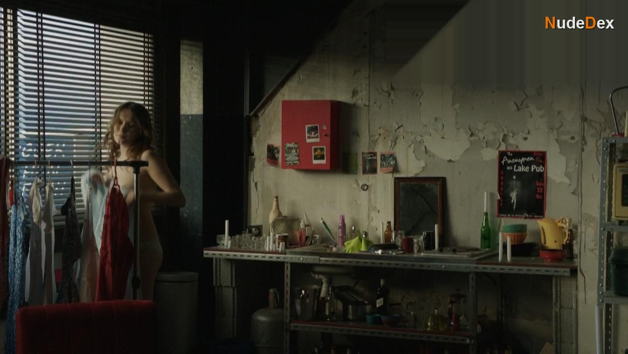 Ana Girardot in Les Revenants, photo 3