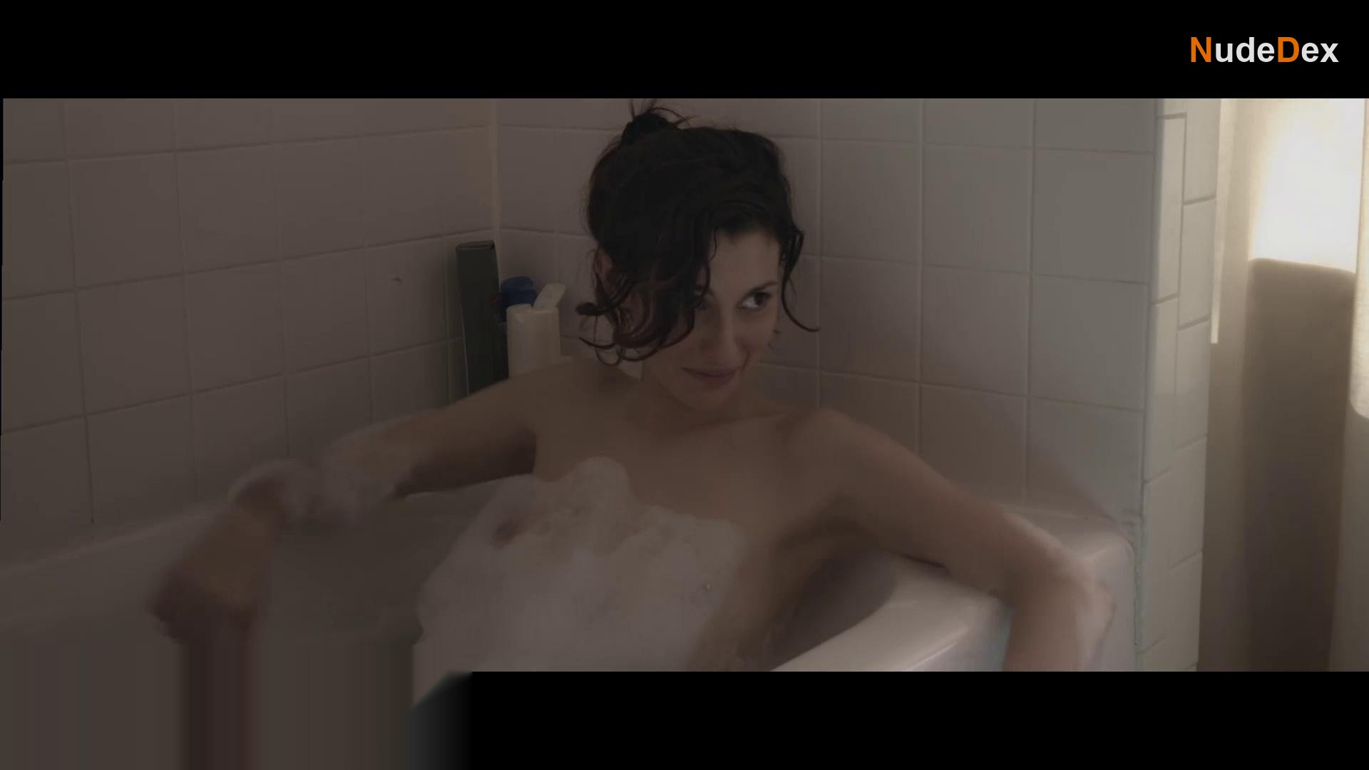Ana Loig in Try, photo 2