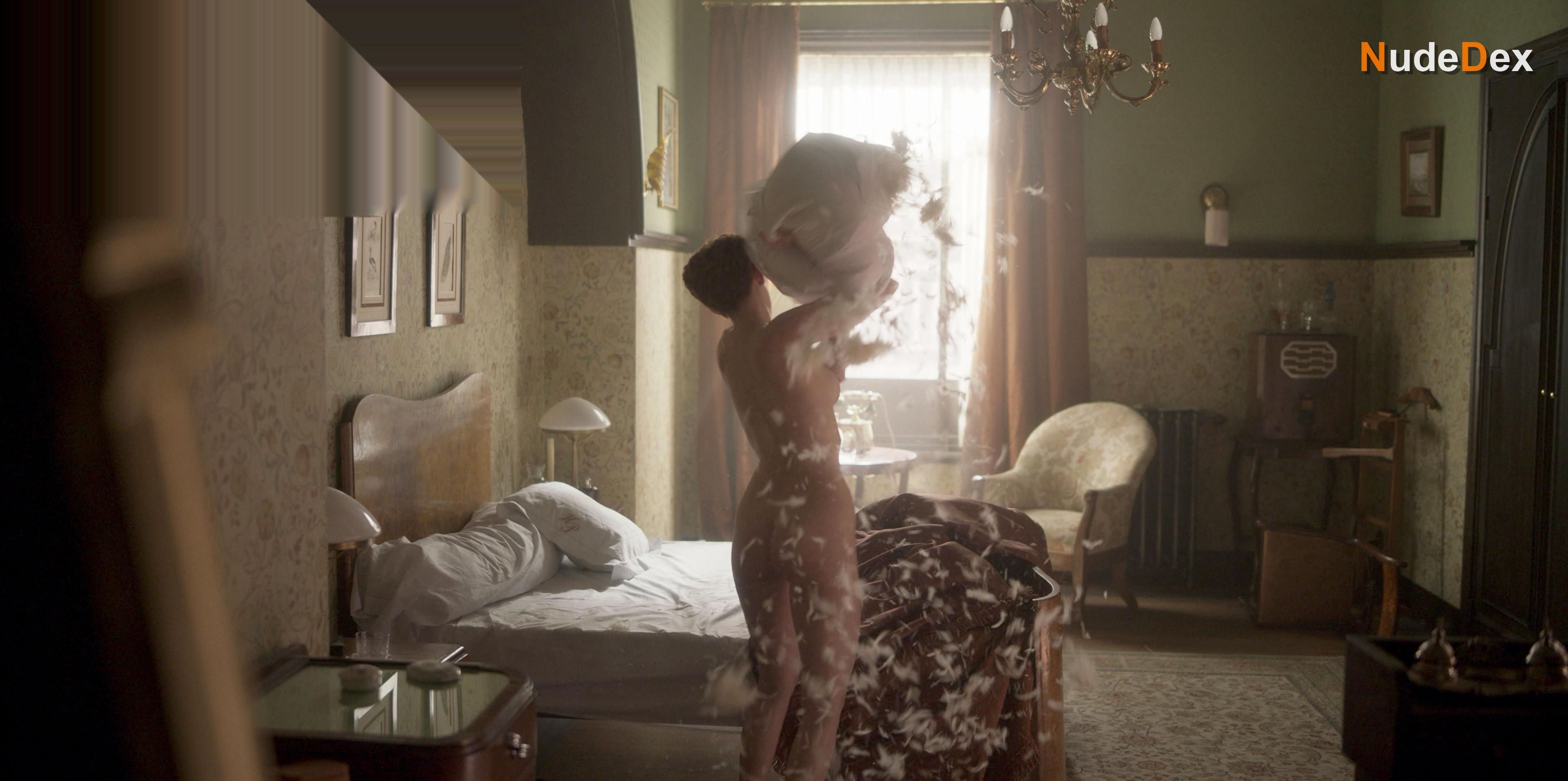 Ana Maria Polvorosa in Cable Girls, photo 19