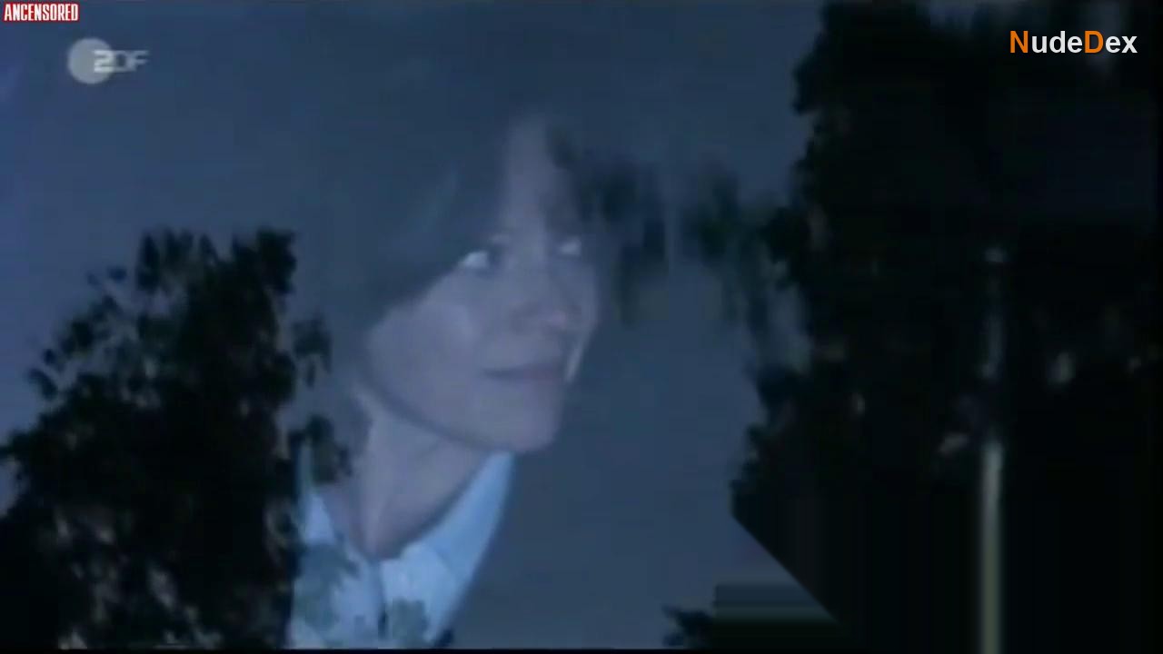 Angela Roy in Kalter Fruhling, photo 6