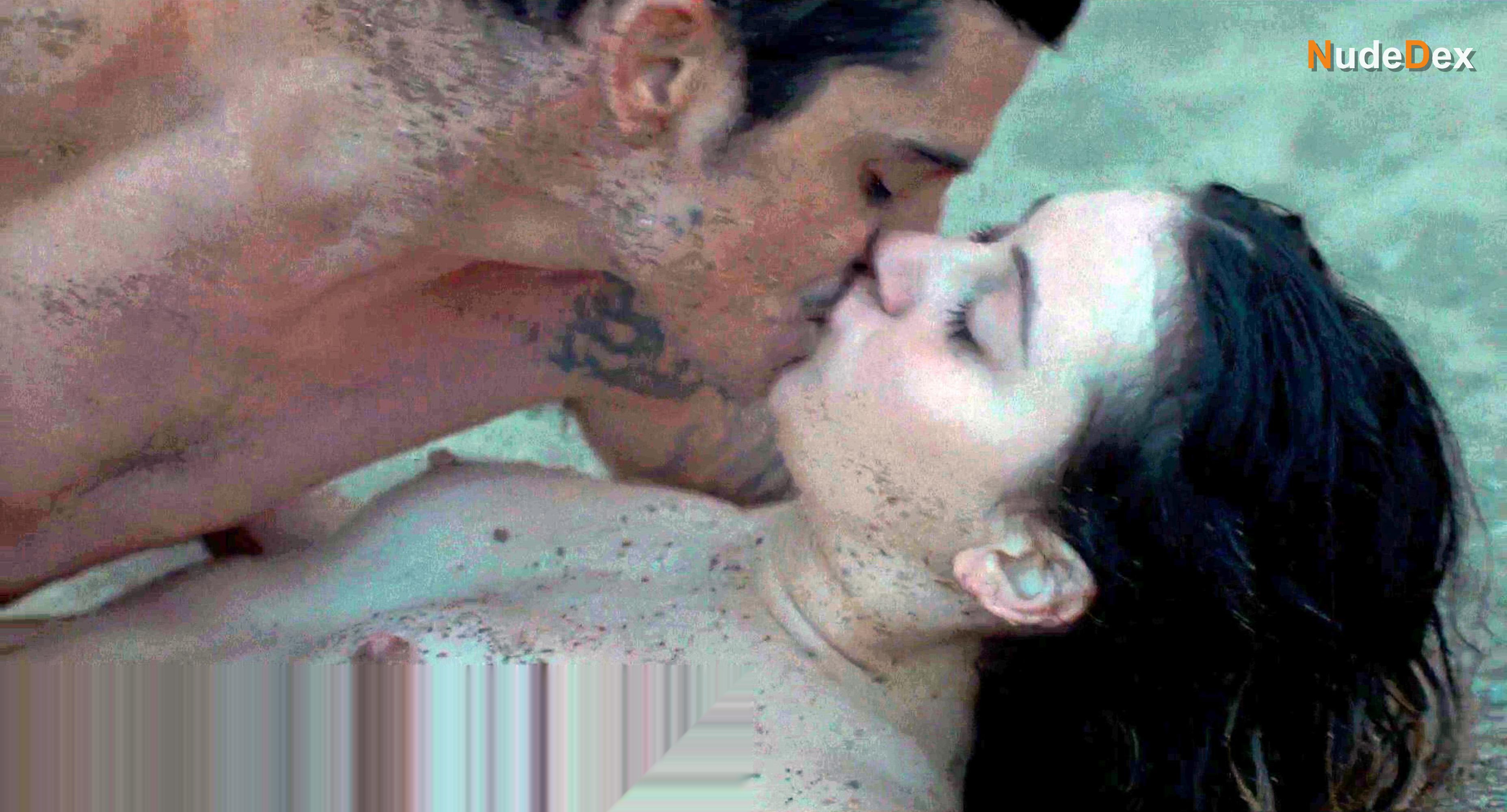 Angeliki Beveratou in Medium, photo 9