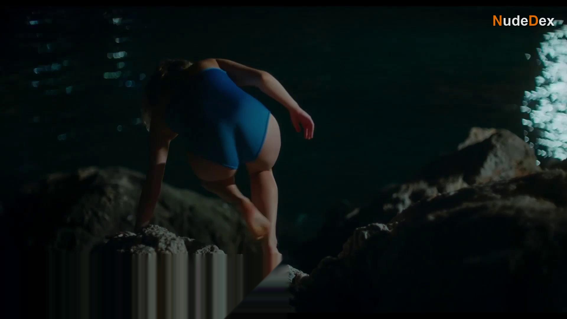 Angeliki Beveratou in Medium, photo 17