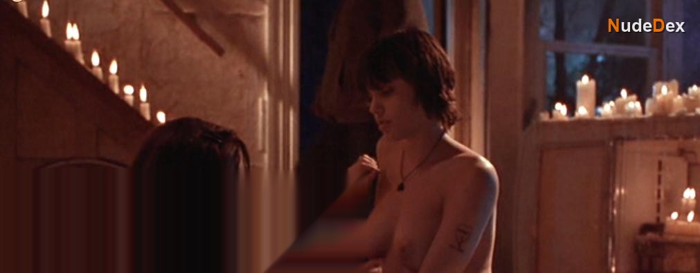 Angelina Jolie in Foxfire, photo 9