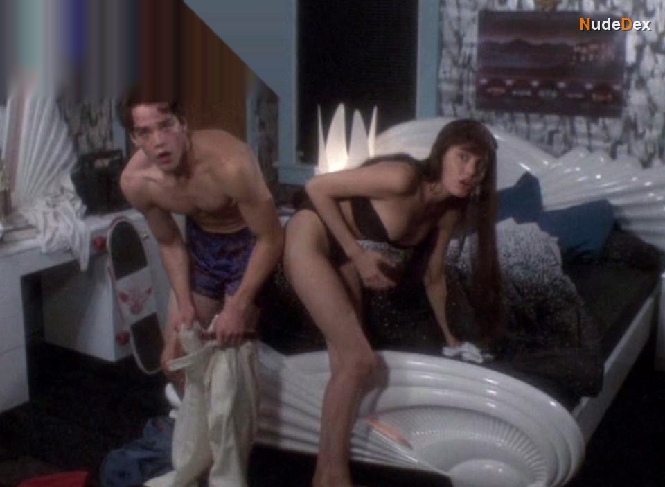 Angelina Jolie in Love Is All There Is, photo 5