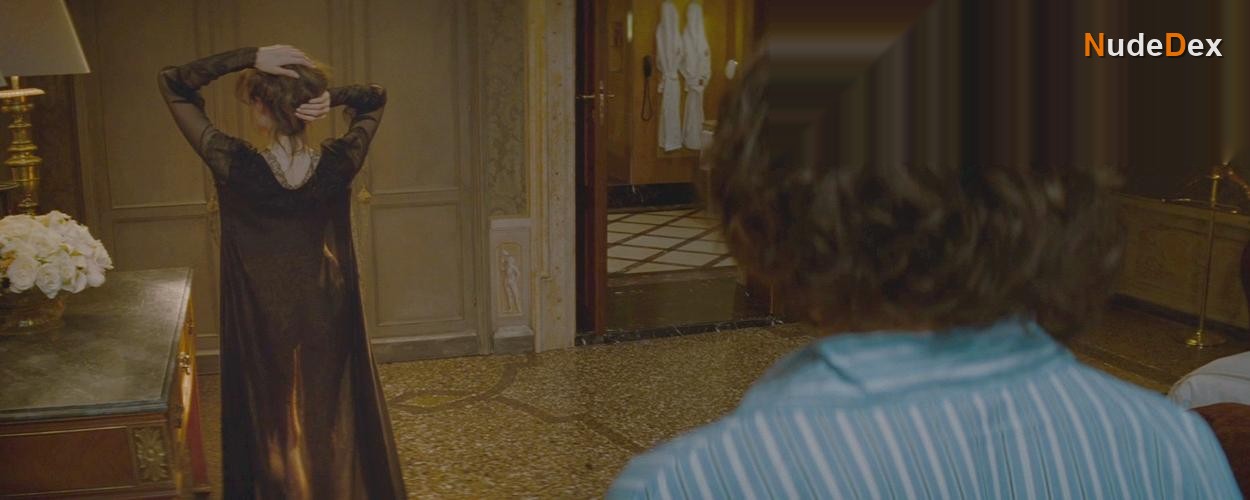 Angelina Jolie in The Tourist, photo 2