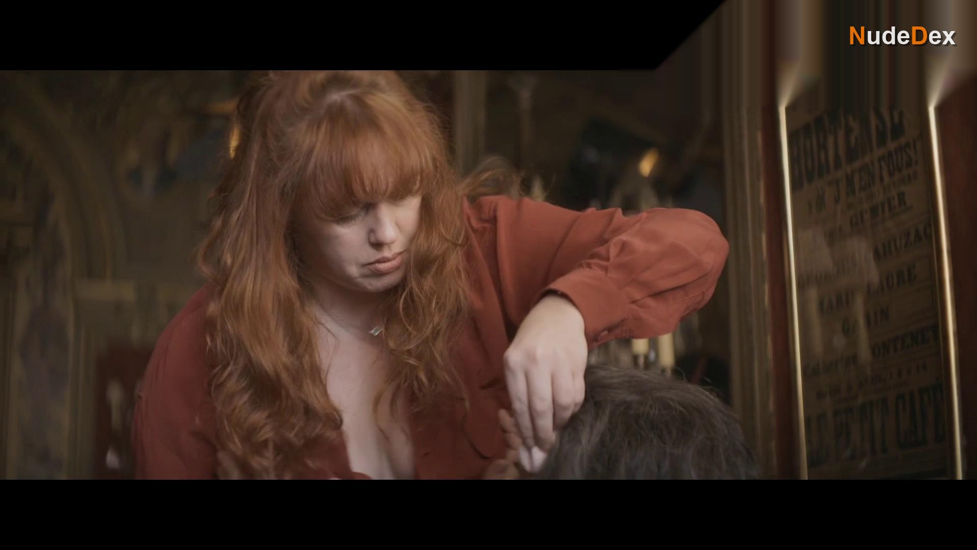 Angelique Pleau in Daaaaaali, photo 2