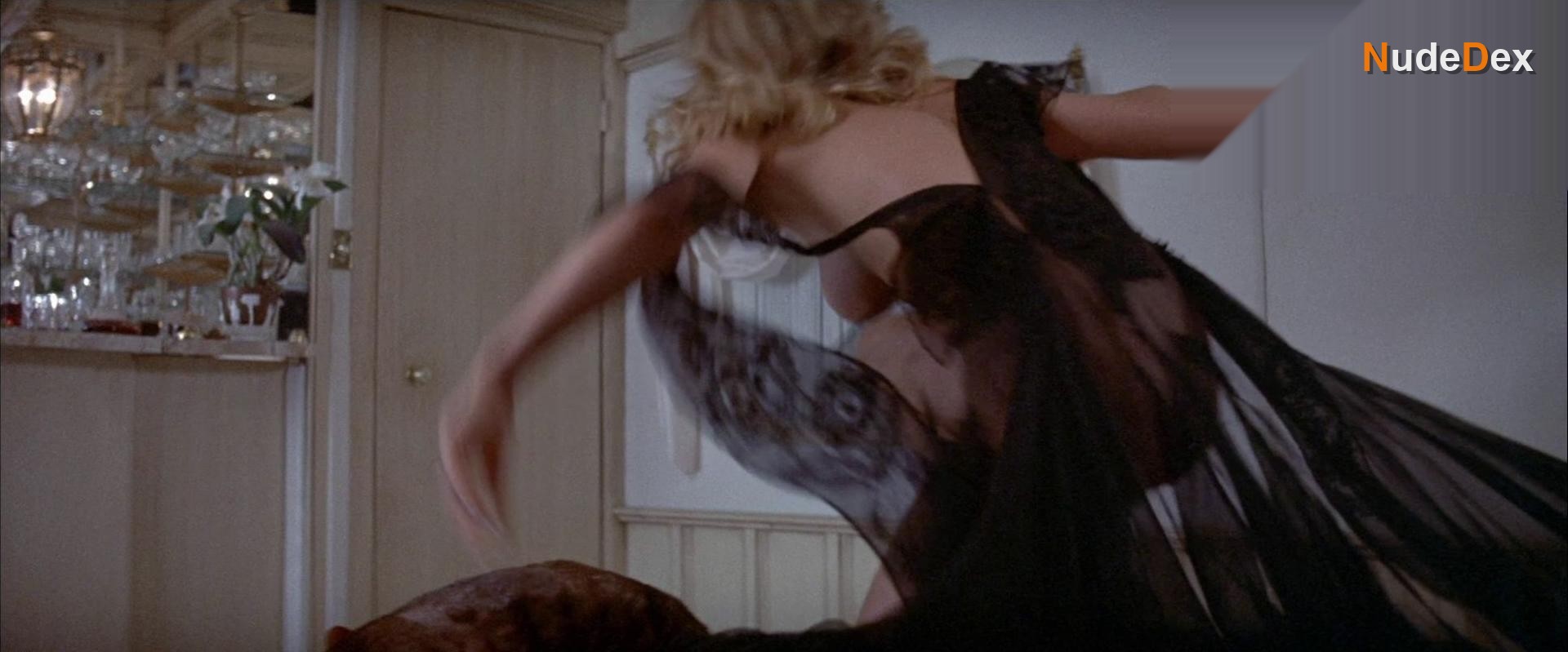 Angel Tompkins in Prime Cut, photo 5