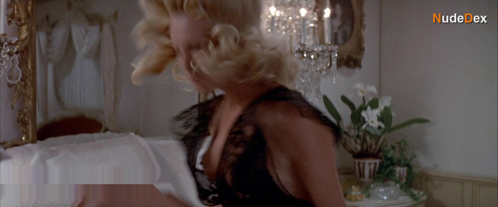 Angel Tompkins in Prime Cut, photo 6
