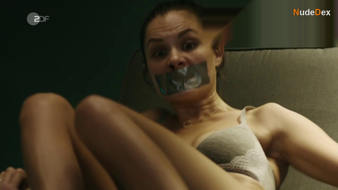 Anja Signitzer in Im Schatten Der Angst, photo 1