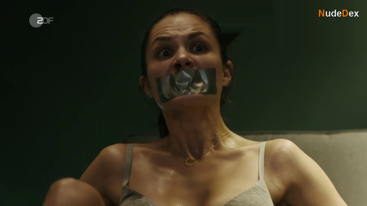 Anja Signitzer in Im Schatten Der Angst, photo 4