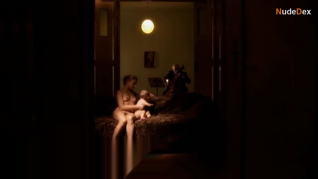 Anna Banasik in Glass Lips, photo 2