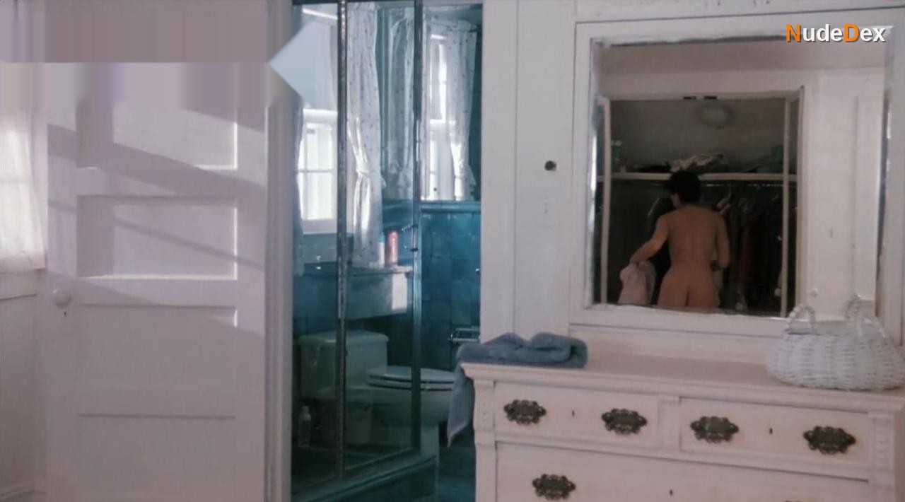 Annabella Sciorra in Whispers In The Dark, photo 4