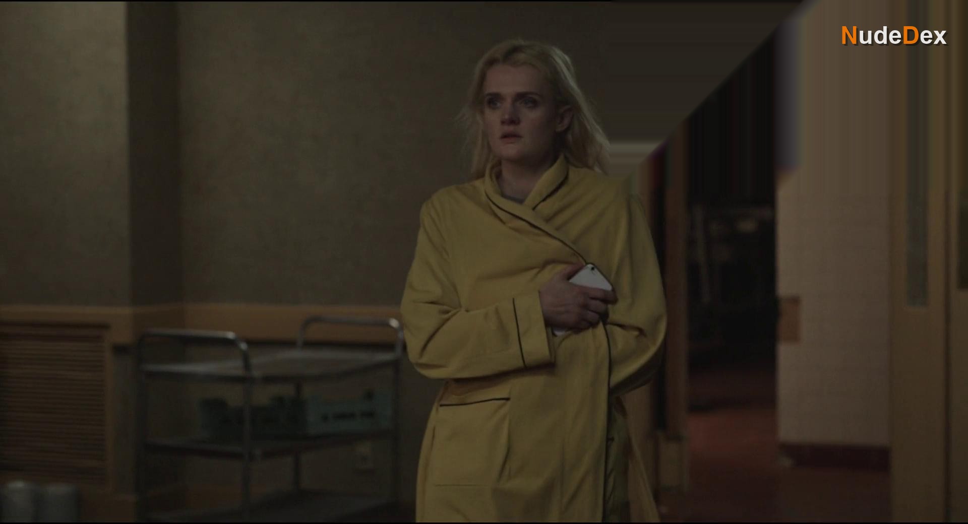 Annabelle Dexter-jones in Bad Things, photo 4
