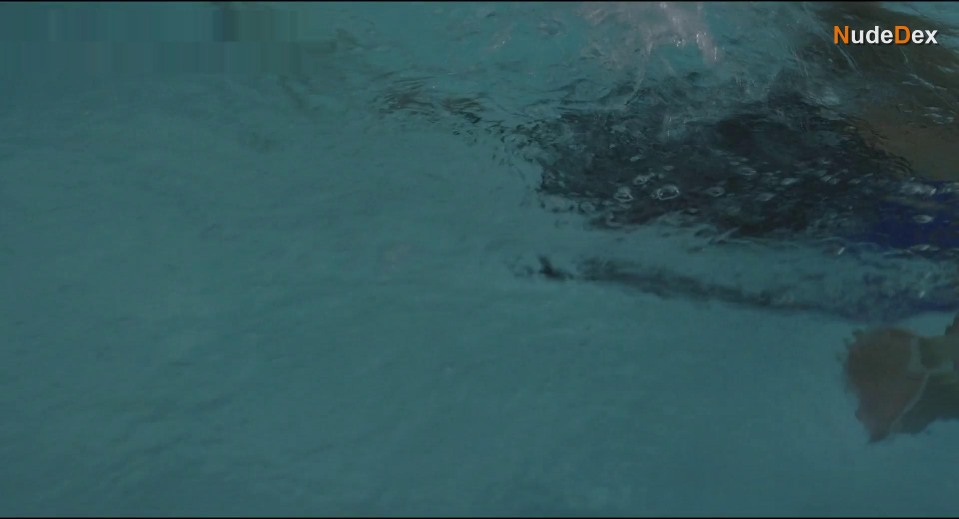 Annabelle Dexter-jones in Bad Things, photo 5