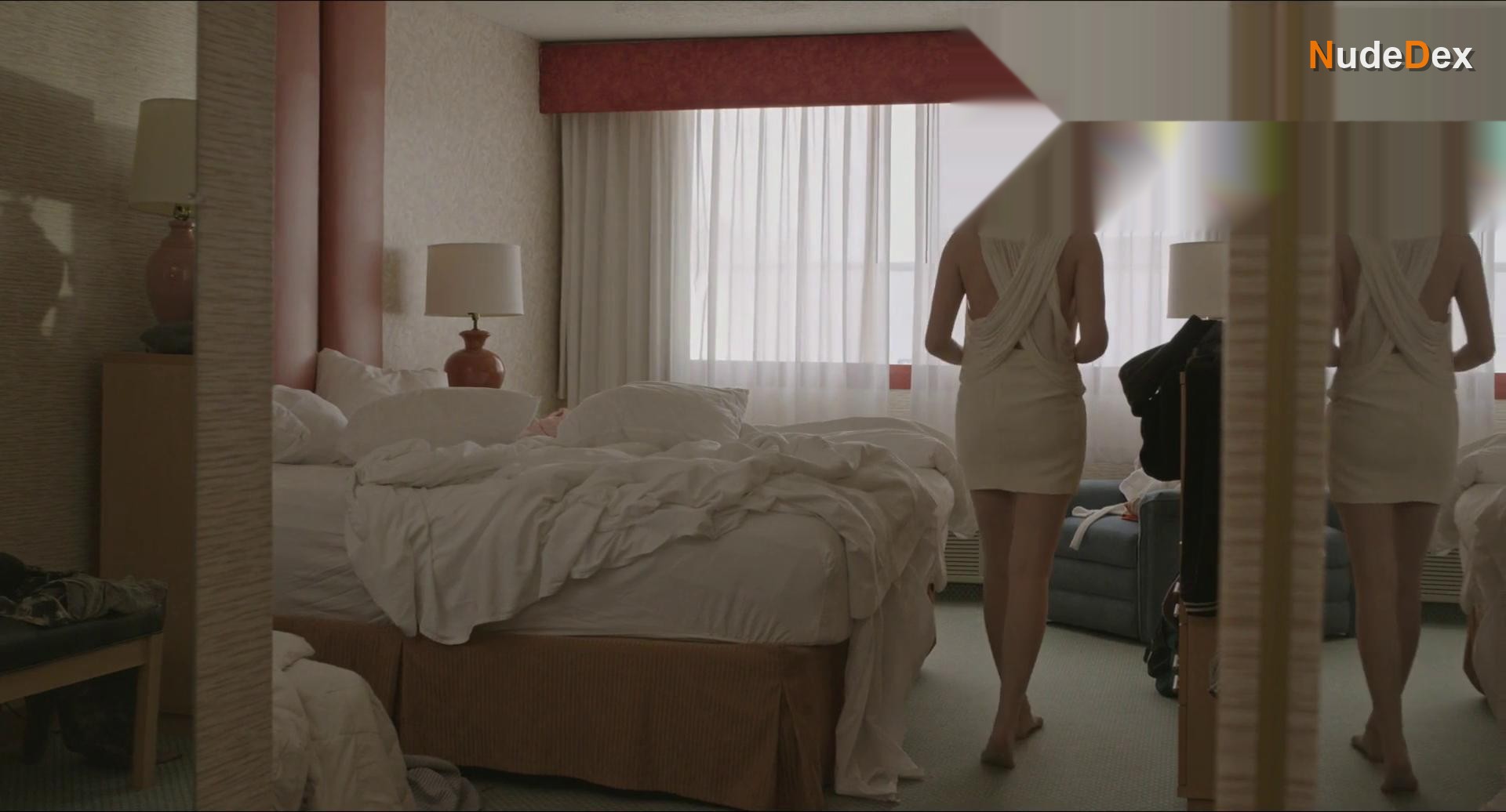 Annabelle Dexter-jones in Bad Things, photo 6