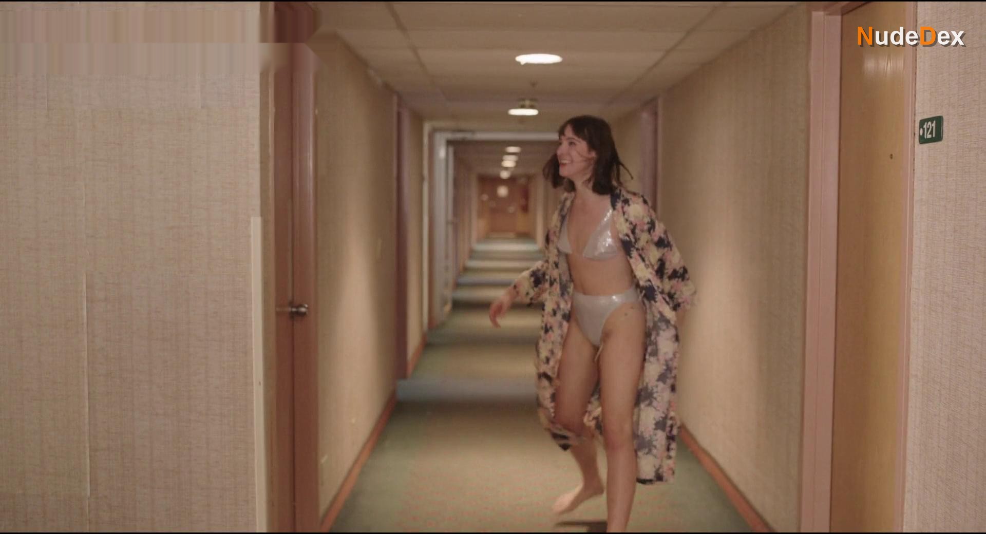 Annabelle Dexter-jones in Bad Things, photo 18