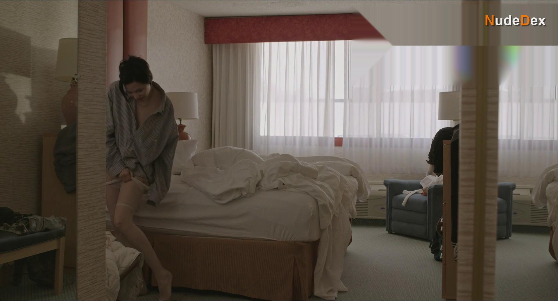 Annabelle Dexter-jones in Bad Things, photo 27