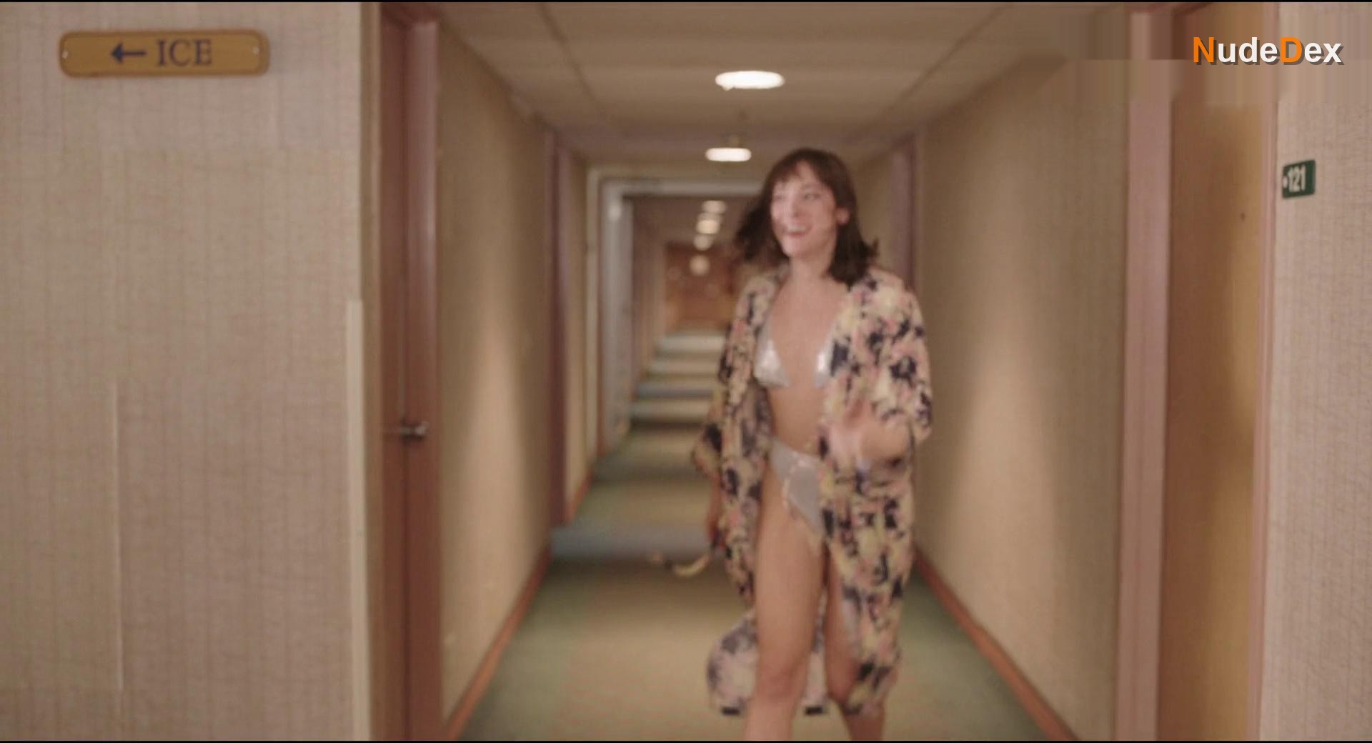 Annabelle Dexter-jones in Bad Things, photo 29