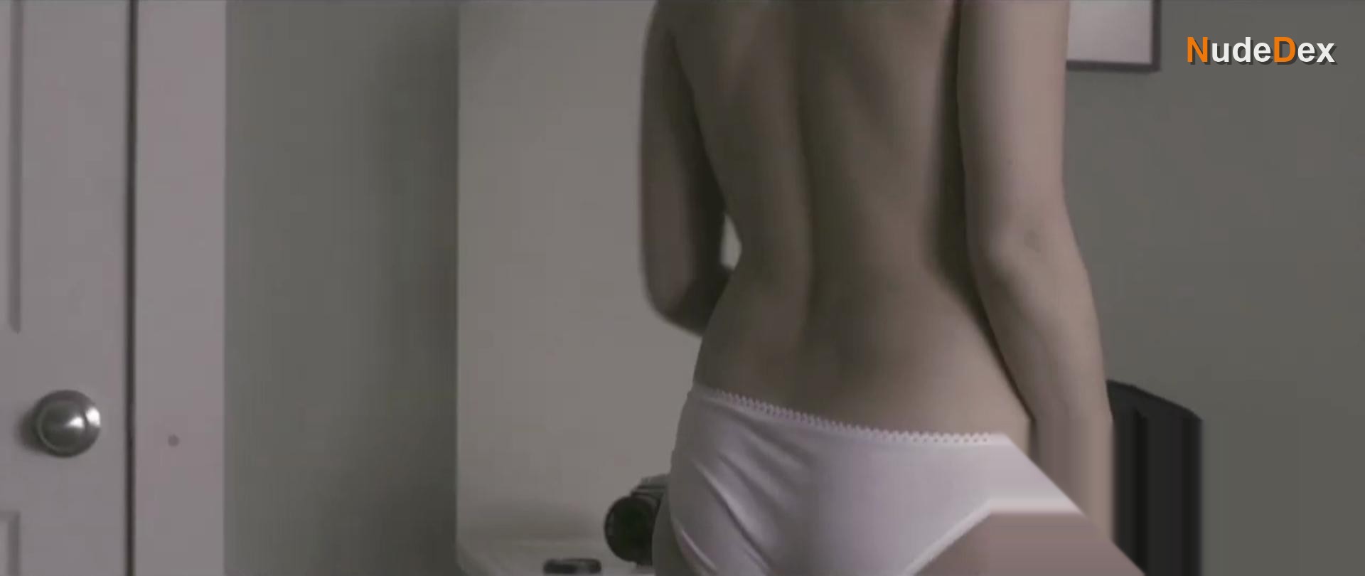 Annabelle Dexter-jones in Shorts On Sundays, photo 2