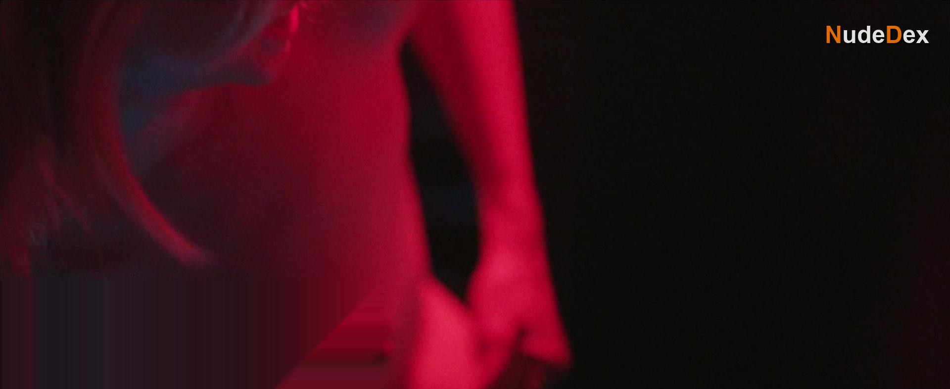 Annabelle Dexter-jones in White Girl, photo 1