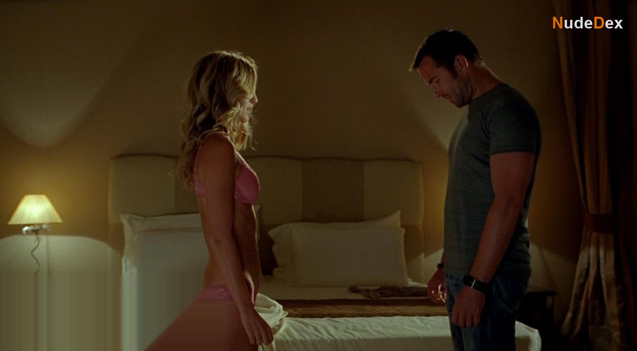 Annabelle Wallis in Strike Back, photo 1