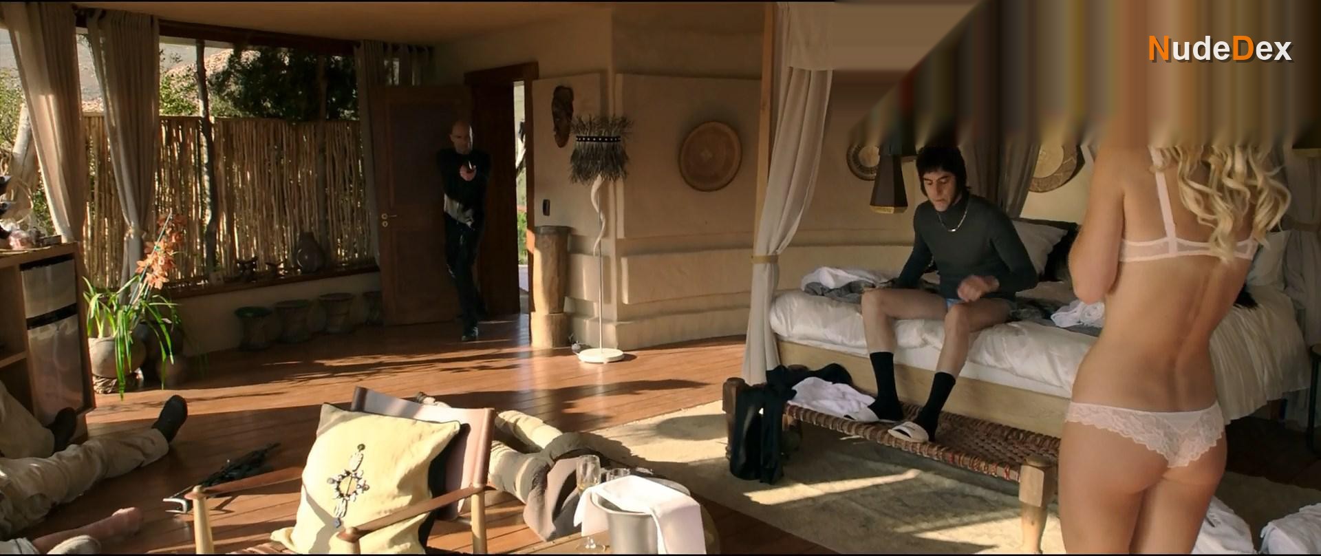 Annabelle Wallis in The Brothers Grimsby, photo 13