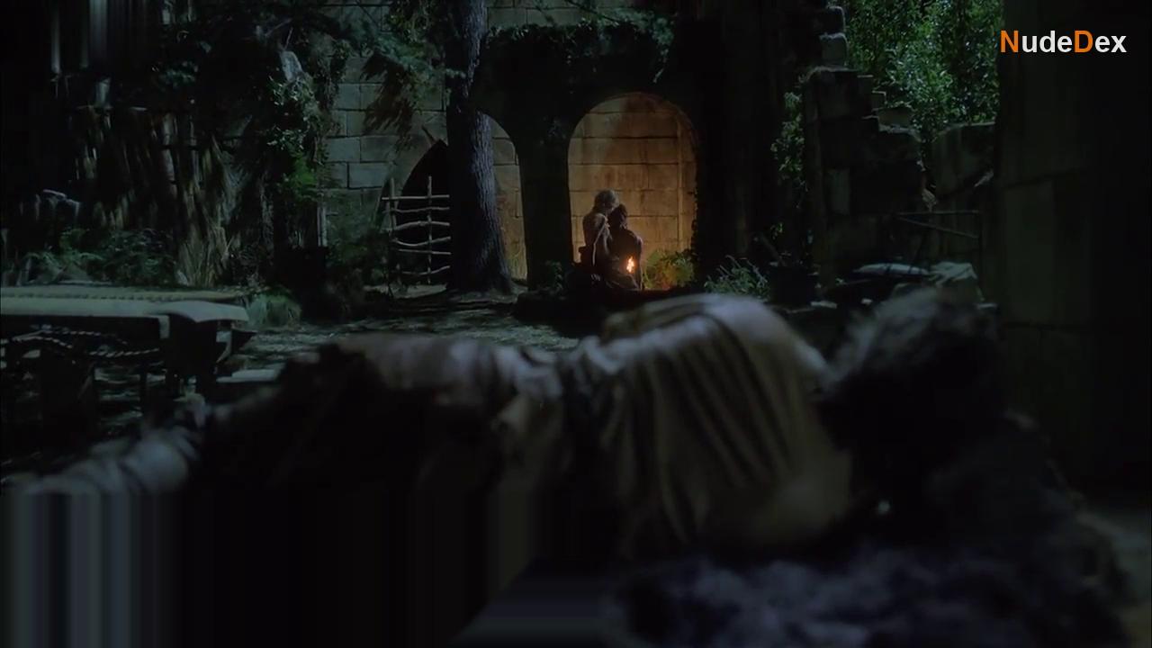 Annabelle Wallis in The Lost Future, photo 1