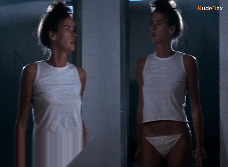 Annabel Schofield in Solar Crisis, photo 5