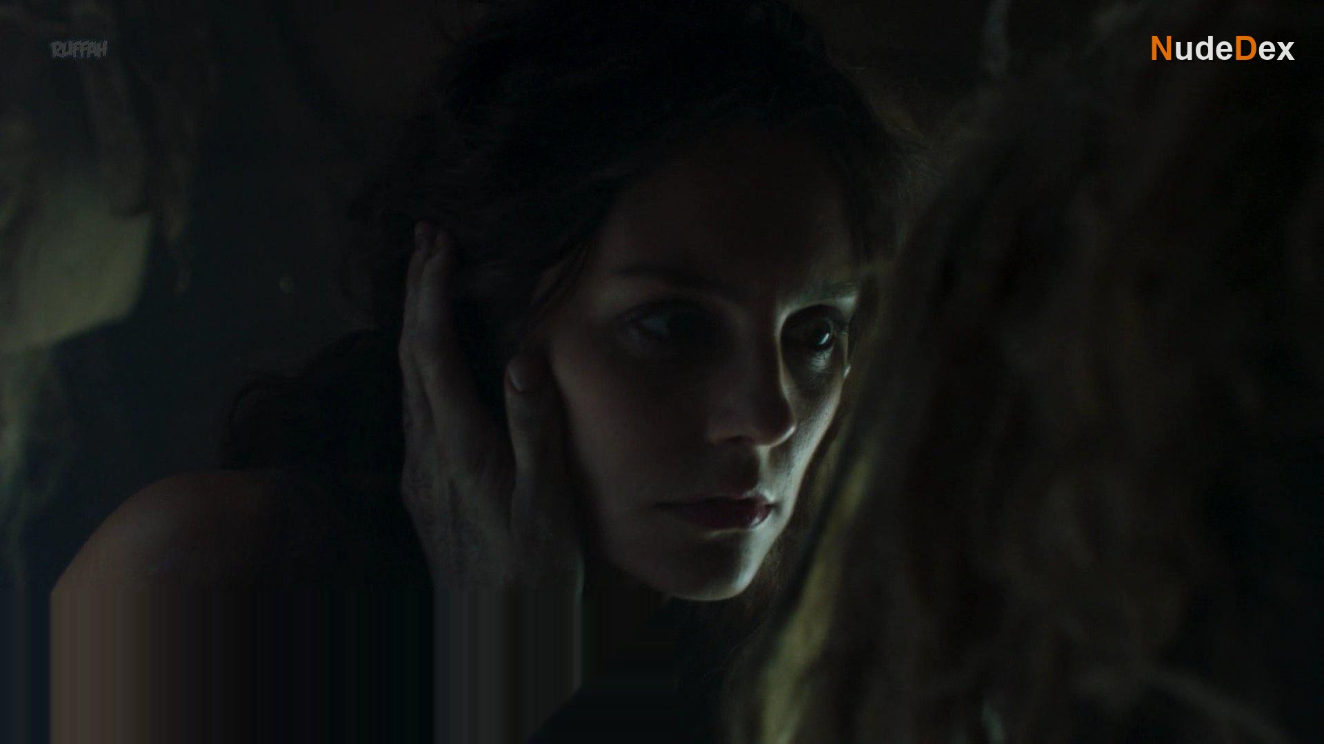 Annabel Scholey in Britannia, photo 8