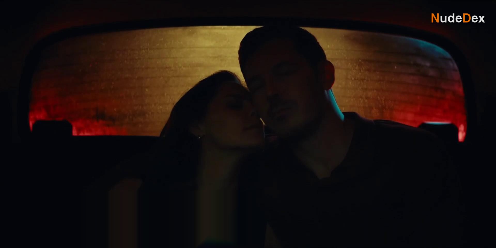 Annabel Scholey in The Couple Next Door, photo 5