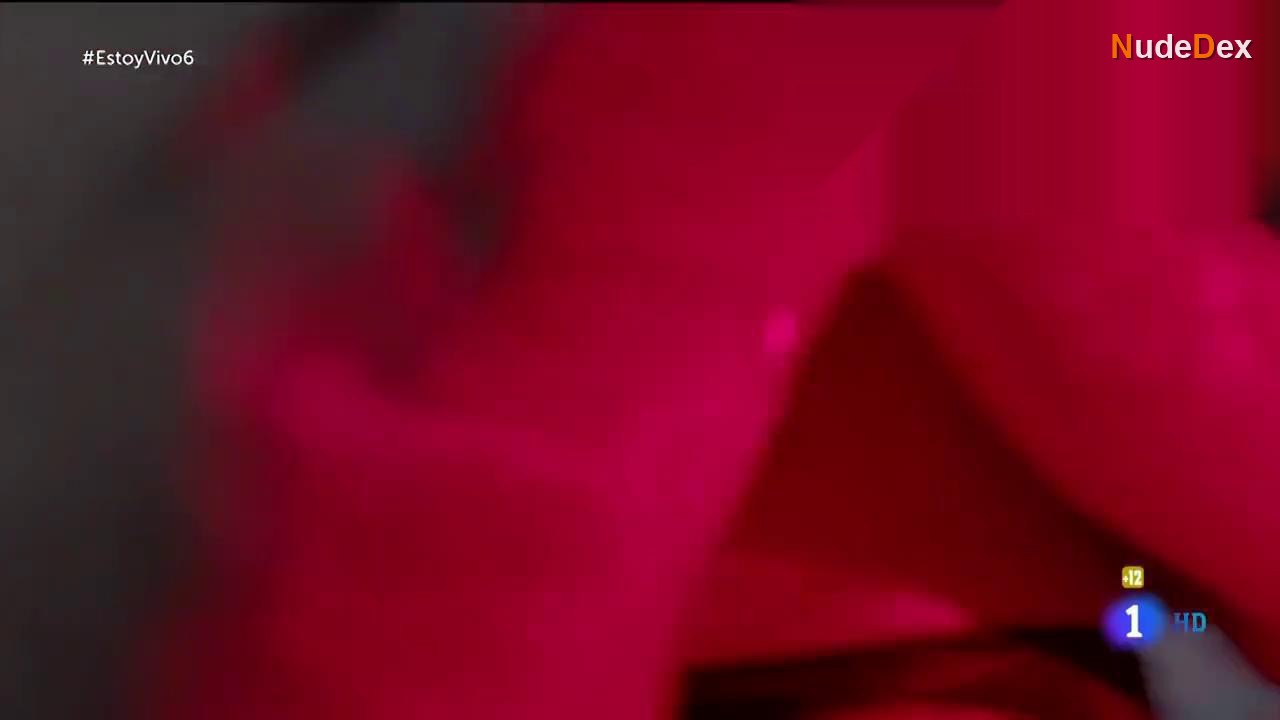 Anna Castillo in Estoy Vivo, photo 3